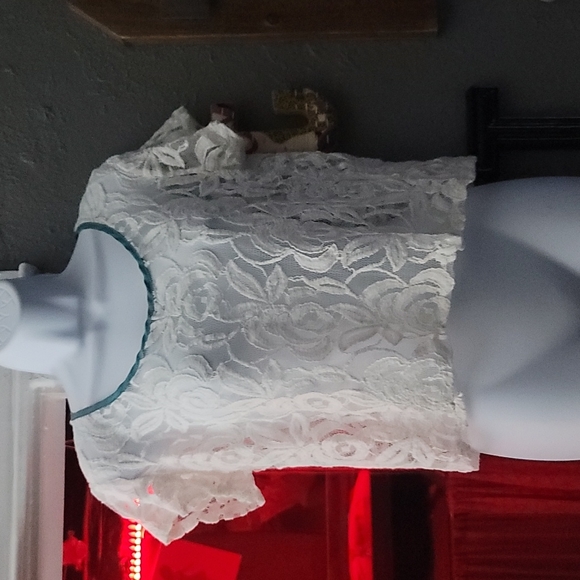 👩🏻Woman Size M Lace Shirt👩🏼 - Picture 1 of 6